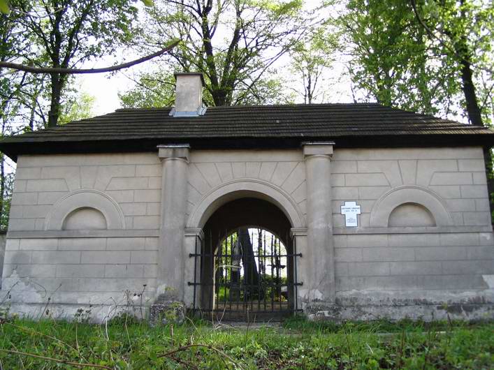 Brama starego cmentarza parafialnego